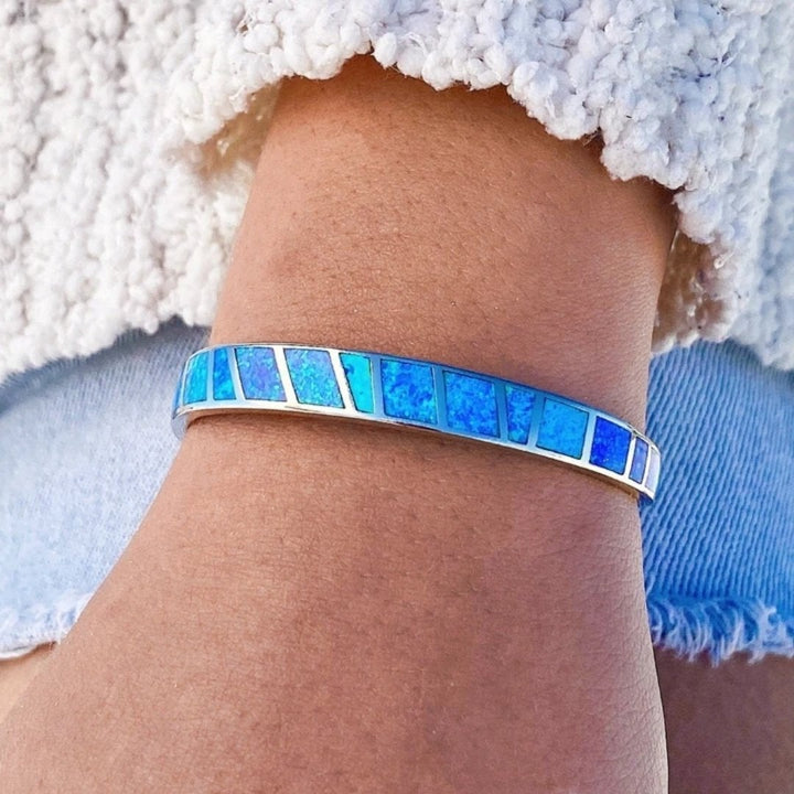 Armband aus Silber und Blauer Opal