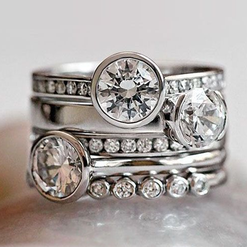 Überlagerter Ring aus Silber und Vintage-Kristall
